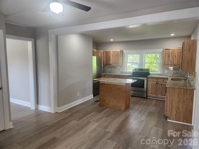 8 N summit Avenue, Granite Falls, NC 28630