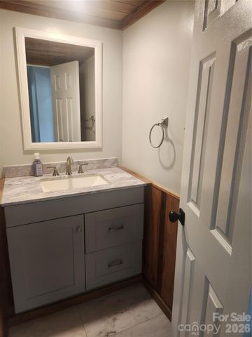 8 N summit Avenue, Granite Falls, NC 28630