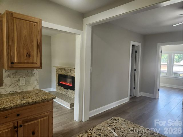 8 N summit Avenue, Granite Falls, NC 28630