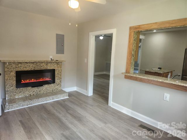8 N summit Avenue, Granite Falls, NC 28630
