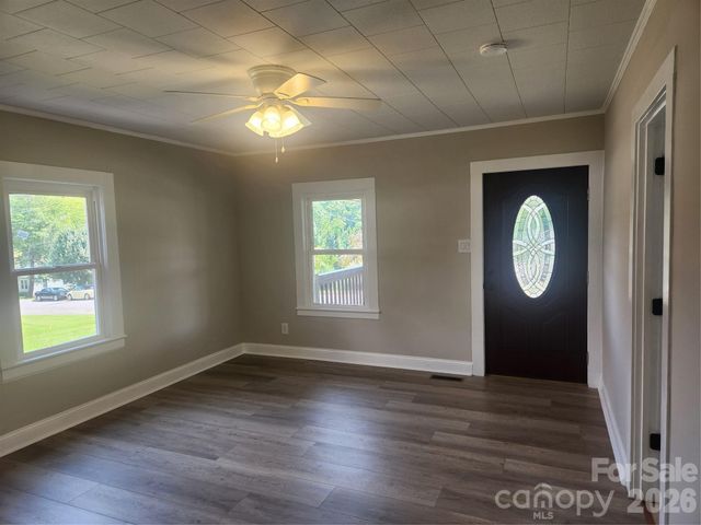 8 N summit Avenue, Granite Falls, NC 28630