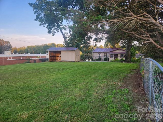 8 N summit Avenue, Granite Falls, NC 28630