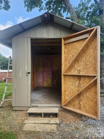 8 N summit Avenue, Granite Falls, NC 28630