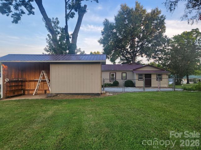8 N summit Avenue, Granite Falls, NC 28630