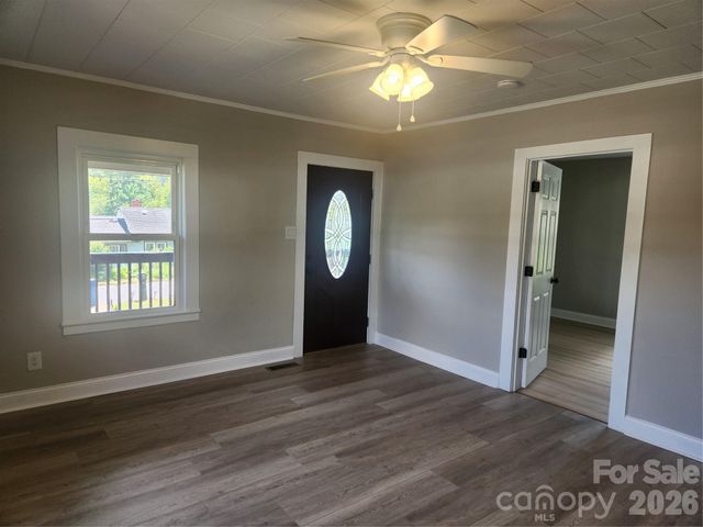 8 N summit Avenue, Granite Falls, NC 28630