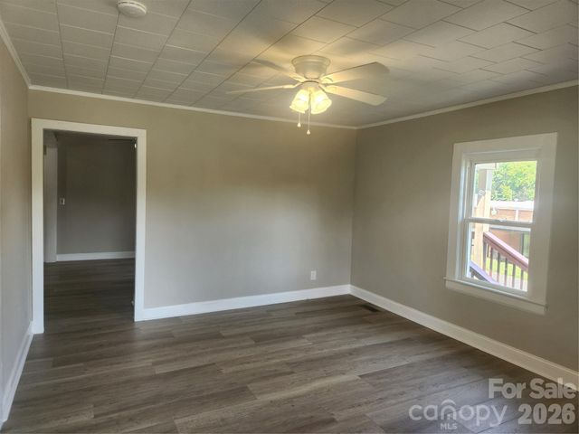 8 N summit Avenue, Granite Falls, NC 28630
