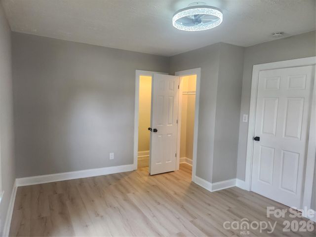 8 N summit Avenue, Granite Falls, NC 28630