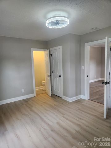 8 N summit Avenue, Granite Falls, NC 28630