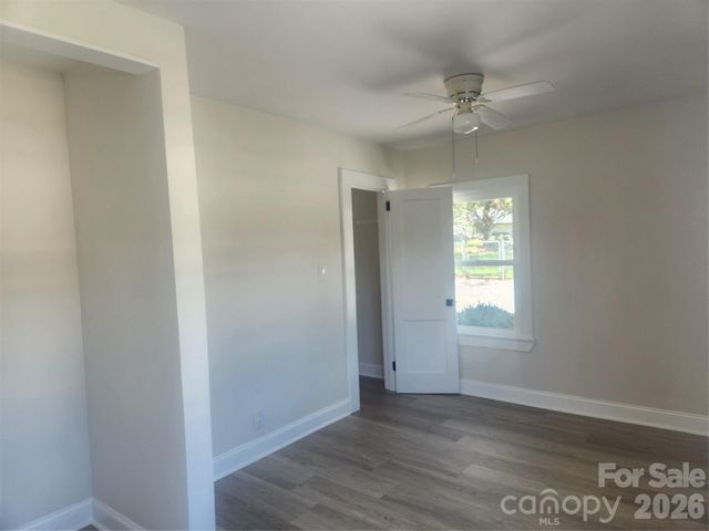 8 N summit Avenue, Granite Falls, NC 28630