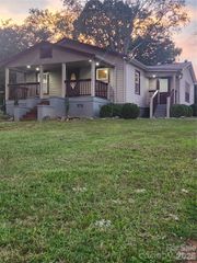 8 N summit Avenue, Granite Falls, NC 28630
