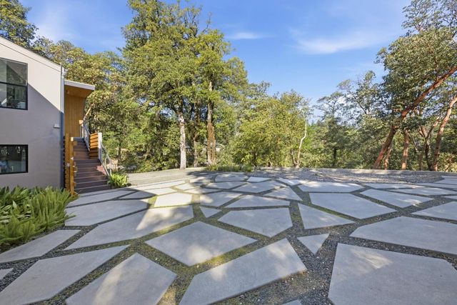 21112 Shear Creek Road, Los Gatos, CA 95033