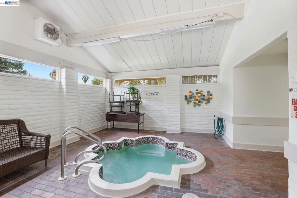 Image 28 of property listing at 3231 Vineyard Ave #141, Pleasanton, CA 94566