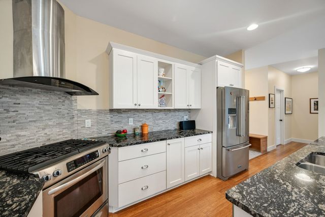 64 Webster Ridge, Shelburne, VT 05482