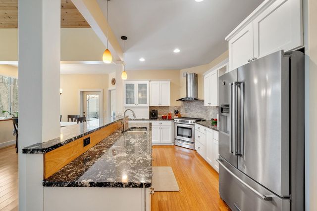 64 Webster Ridge, Shelburne, VT 05482