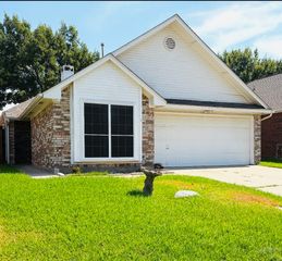 2077 Sundance Court, Lewisville, TX 75067