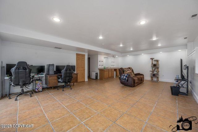 17201 W Lighthouse Drive, Big Lake, AK 99652