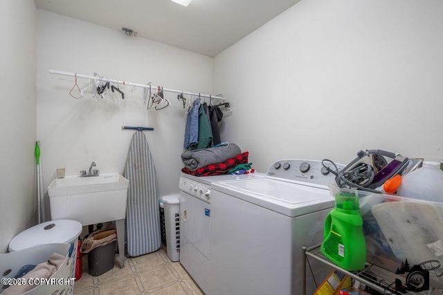 17201 W Lighthouse Drive, Big Lake, AK 99652