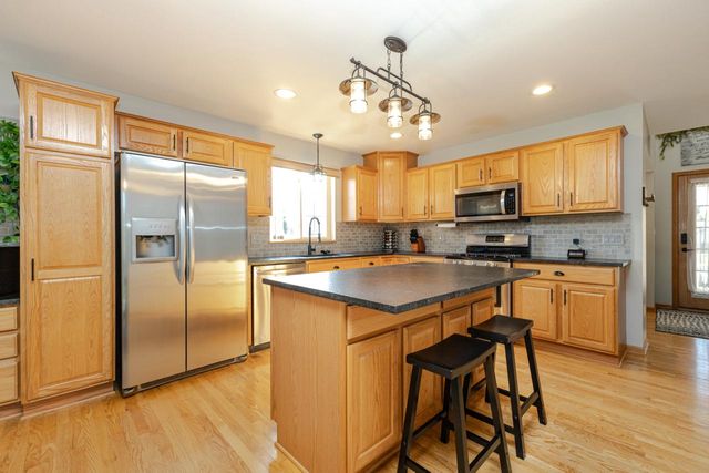 3823 Valley Creek DRIVE, Waukesha, WI 53189