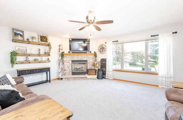 3823 Valley Creek DRIVE, Waukesha, WI 53189