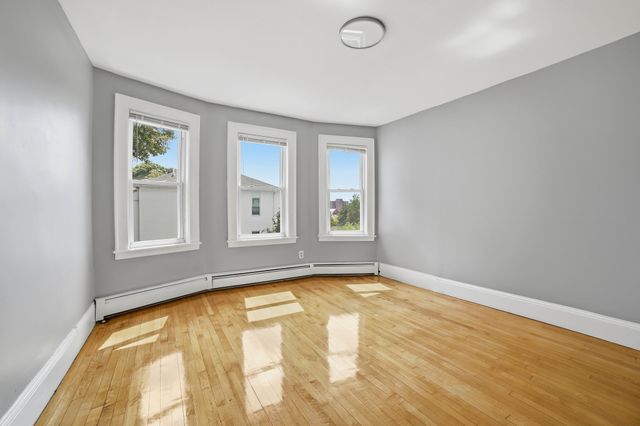 8 Hooper St 3, Worcester, MA 01605
