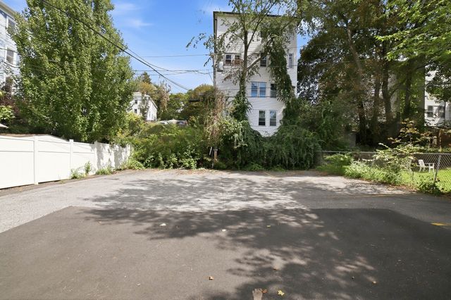 8 Hooper St 3, Worcester, MA 01605