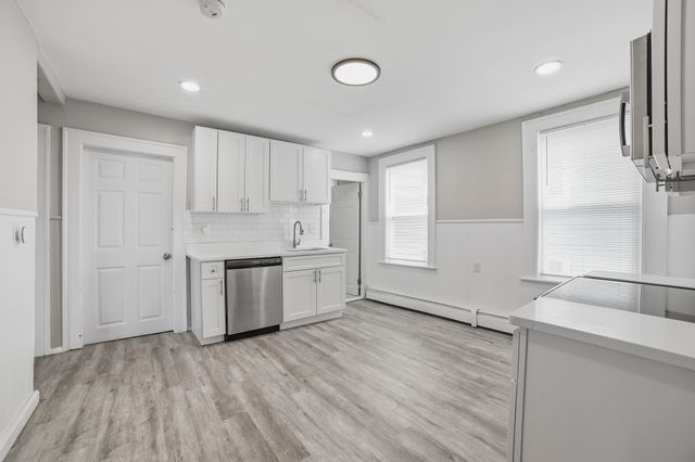 8 Hooper St 3, Worcester, MA 01605
