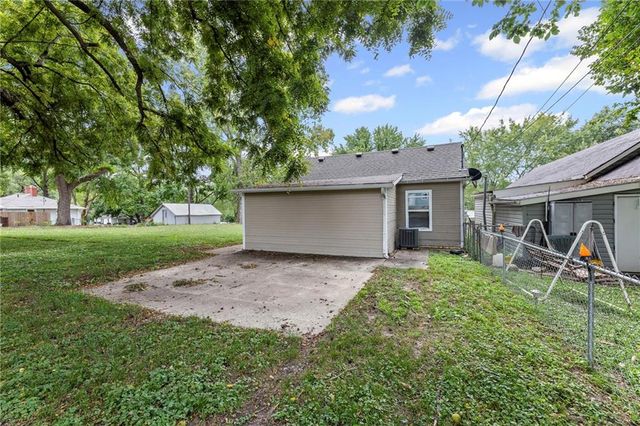 1120 Pottawatomie Street, Leavenworth, KS 66048