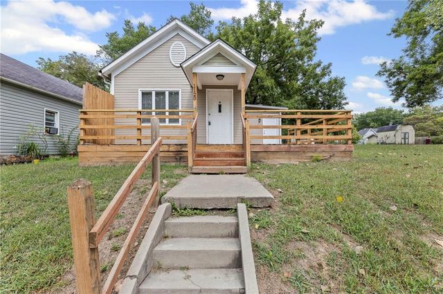 1120 Pottawatomie Street, Leavenworth, KS 66048