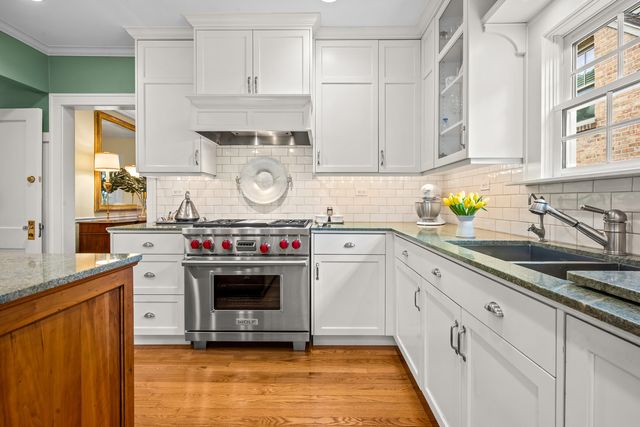 1087 Ash Street, Winnetka, IL 60093