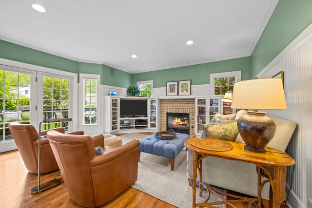 1087 Ash Street, Winnetka, IL 60093