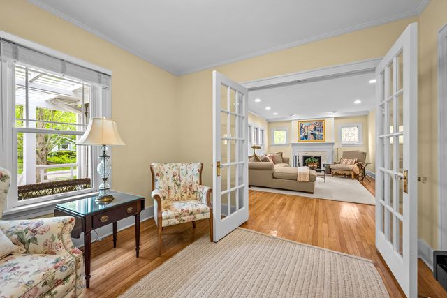 1087 Ash Street, Winnetka, IL 60093