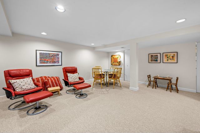 1087 Ash Street, Winnetka, IL 60093