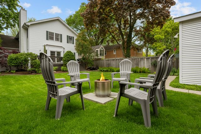 1087 Ash Street, Winnetka, IL 60093