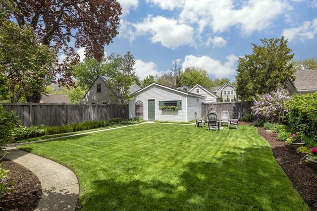 1087 Ash Street, Winnetka, IL 60093