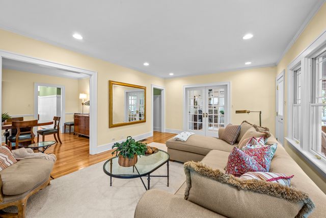 1087 Ash Street, Winnetka, IL 60093