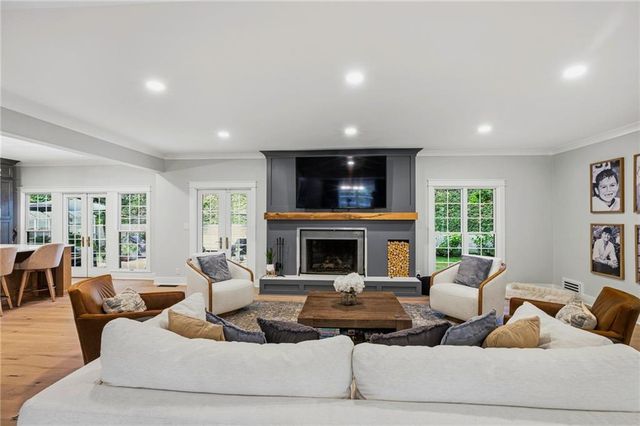 1382 W Wesley Road NW, Atlanta, GA 30327