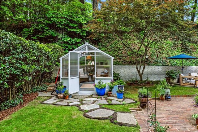 1382 W Wesley Road NW, Atlanta, GA 30327