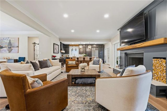 1382 W Wesley Road NW, Atlanta, GA 30327