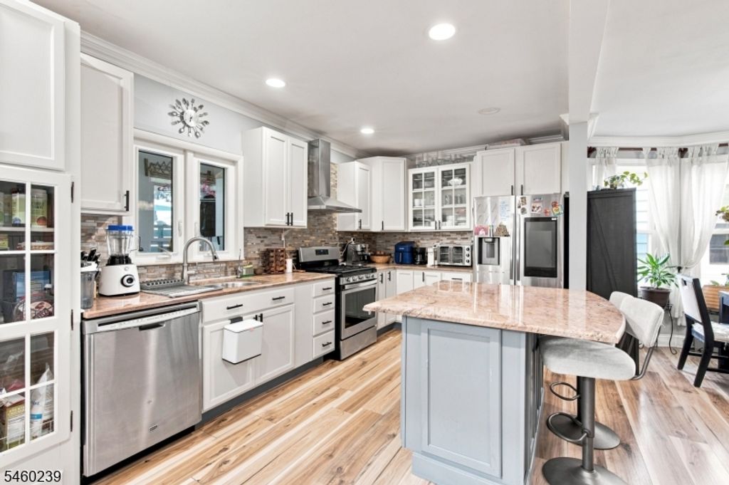 345 E Clay Ave, Roselle Park Boro, NJ 07204 — photo 2