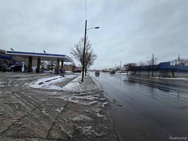 2476 Dix Highway, Lincoln Park, MI 48146