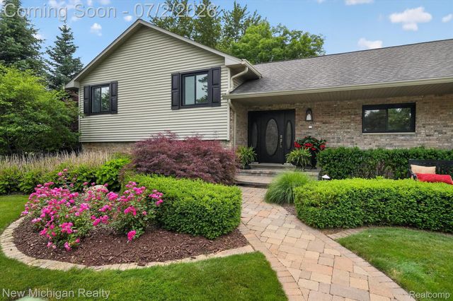 1325 Birdie Court, Linden, MI 48451
