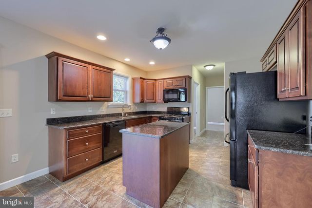 30 CHAMBERLAIN LN, Millersville, PA 17551