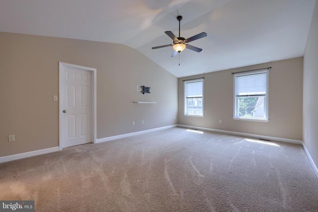 30 CHAMBERLAIN LN, Millersville, PA 17551