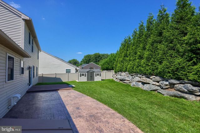 30 CHAMBERLAIN LN, Millersville, PA 17551