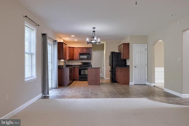 30 CHAMBERLAIN LN, Millersville, PA 17551