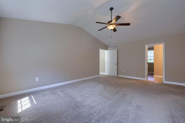 30 CHAMBERLAIN LN, Millersville, PA 17551