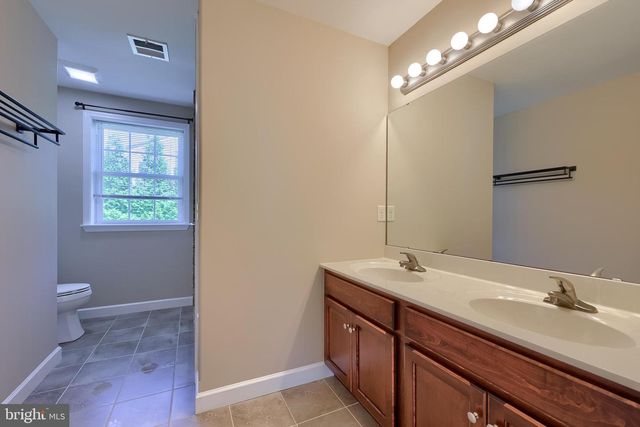 30 CHAMBERLAIN LN, Millersville, PA 17551