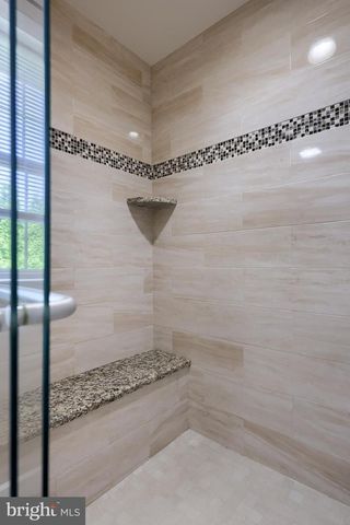 30 CHAMBERLAIN LN, Millersville, PA 17551