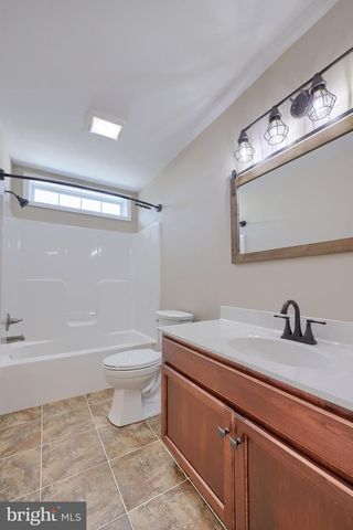 30 CHAMBERLAIN LN, Millersville, PA 17551