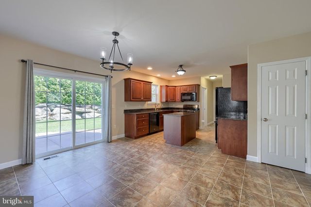 30 CHAMBERLAIN LN, Millersville, PA 17551